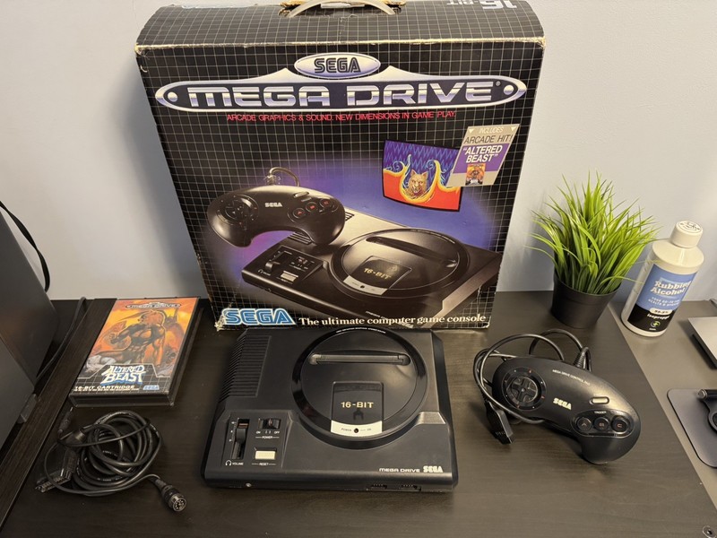 Sega Mega Drive 1 - High Definition Graphics Version - Boxed - Just Superb!
