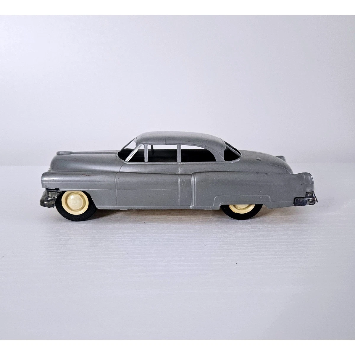 Cadillac 1:24 Vintage Manufacture Diecast Cars, Trucks & Vans for