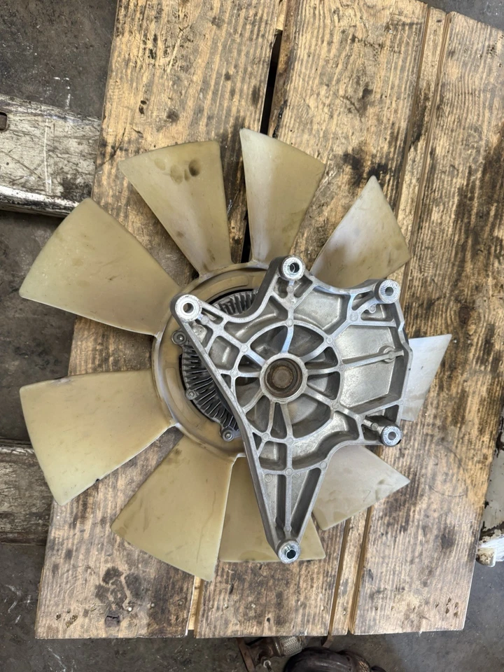 Ventilador de refrigeración del radiador 11-12 Ford F250 F350 6,7 L turbo diésel con embrague y soporte Foto 4 de 4