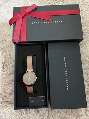 Brand new DANIEL WELLINGTON gold mesh watch