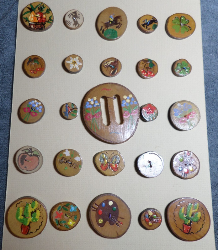 Collector Card 25 Wooton Wood Hand Painted Picture Studio Buttons & Belt Buckle
