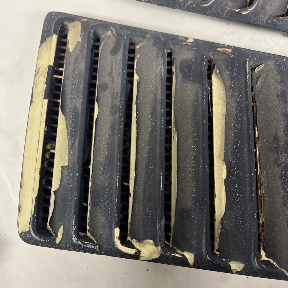 Bonitas parrillas de ventilación Mustang Fastback 1967 1968 usadas sin restaurar Foto 4 de 4