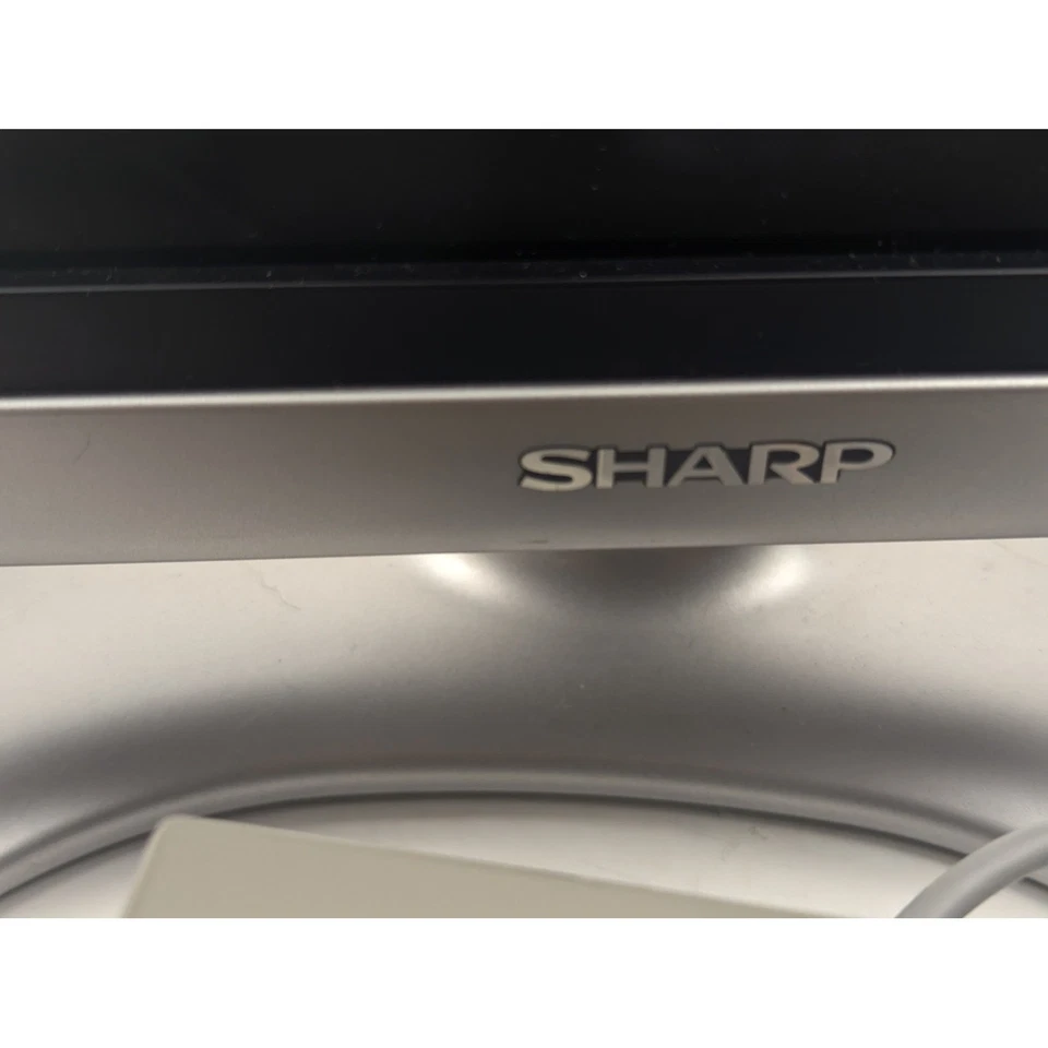 Sharp Aquos LC-15B4U-S 15" LCD Color TV Television Retro Gaming Monitor - Image 4 of 4