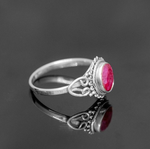 Oval Lab Created Faceted Ruby 925 Sterling Silver Ladies Gemstone Ring Jewellery - Picture 3 of 6