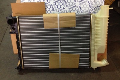 。 RADIADOR CITROEN ZX / XSARA - OE: 133051 /1331CH / 9633070480