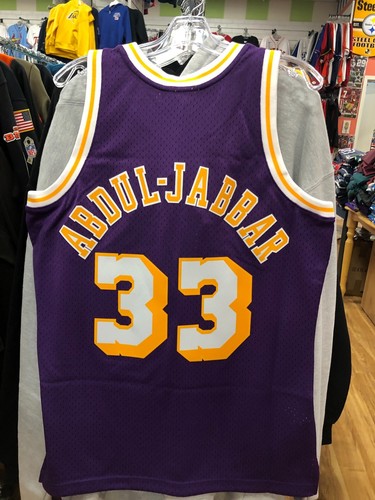 Camiseta KAREEM ABDUL JABBAR Los Angeles Lakers PARA HOMBRES MITCHELL & NESS PÚRPURA - Imagen 3 de 7