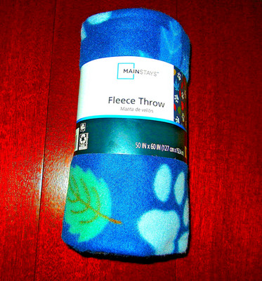 NEW Mainstays Fleece Throw Blanket 50x 60 in  DOG PAW / LEAVES BLUE