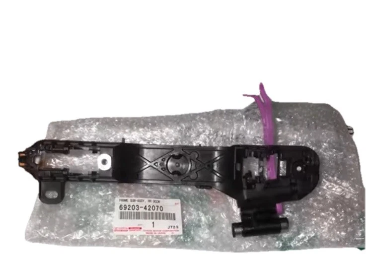 Base de manija de puerta trasera derecha genuina Toyota 2013-2018 RAV4 69203-42070 Foto 2 de 2