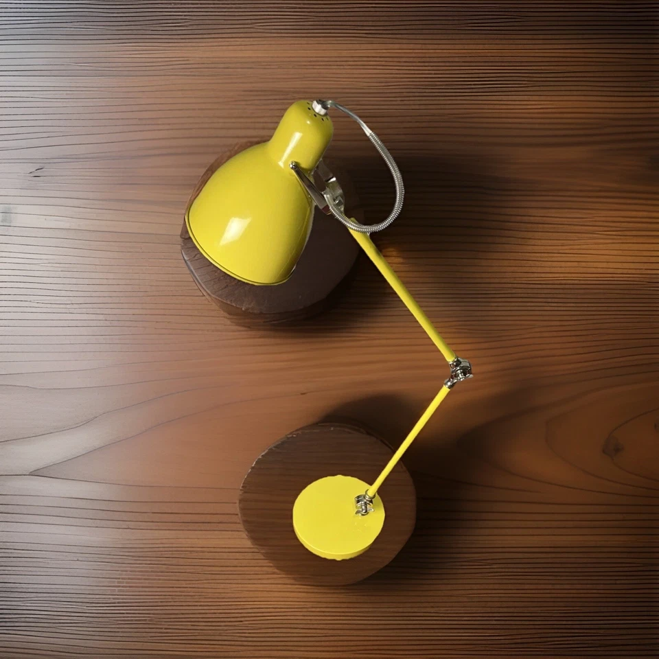 Lámpara Industrial West Elm Amarilla Usada Funciona Sin Bombilla Foto 3 de 4
