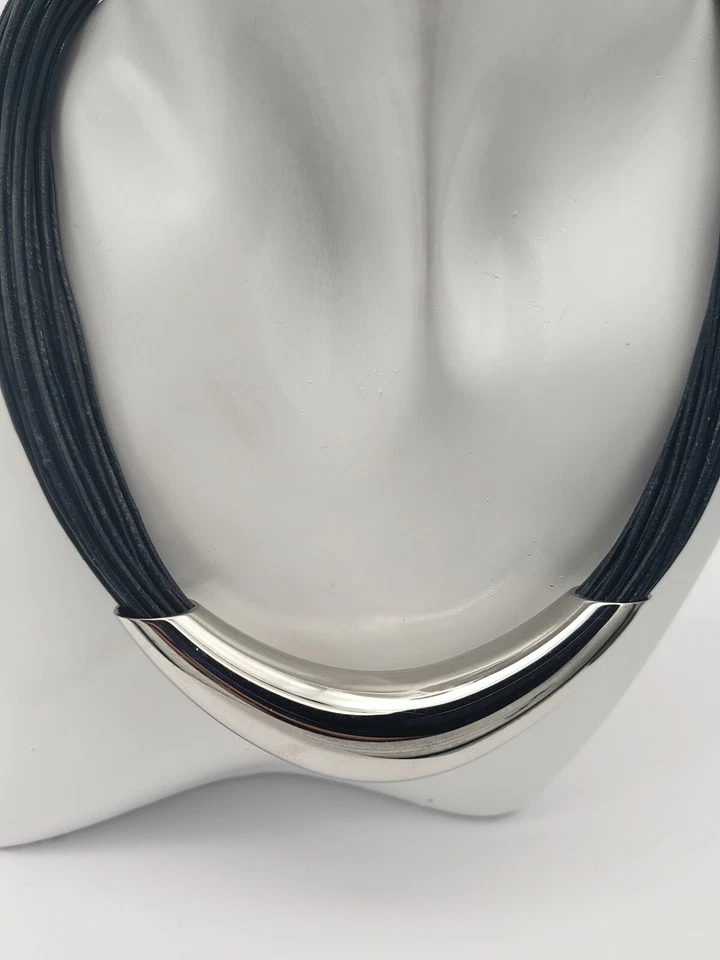 设计不锈钢和皮革绳子现代主义项链 — 第 2/4 张图片