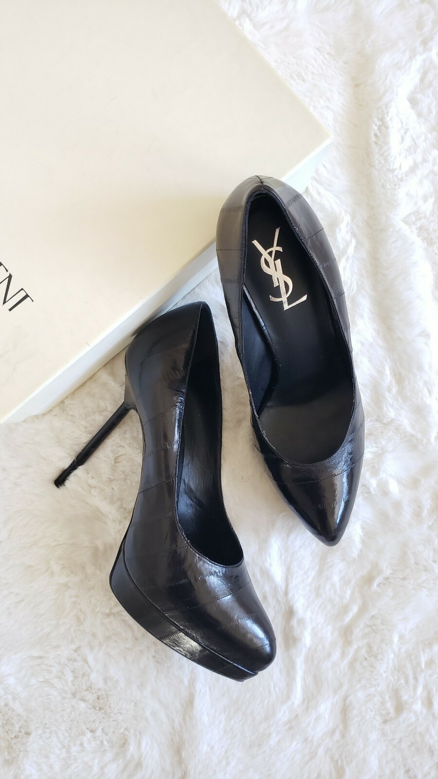 Decolte Yves Saint Laurent in pelle nera taglia 41
