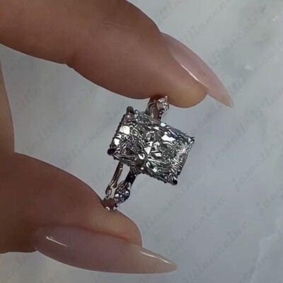 3,48 Ctw Radiant Cut Moissanit versteckter Halo Verlobungsring 14K weiß vergoldet