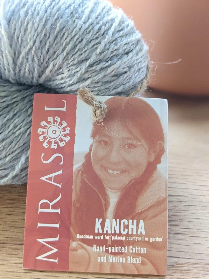 Mirasol Kancha Pintado a Mano Algodón/Hilo Merino Azul/Crema #09 100g/437yds (06000) Foto 3 de 4