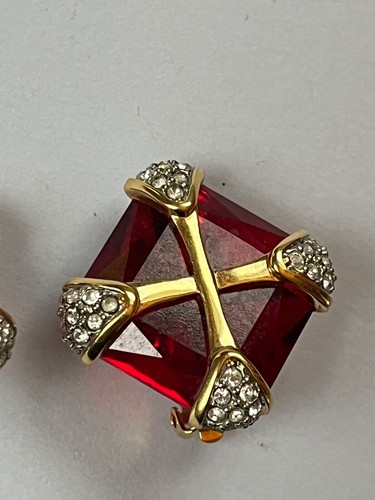 Stunning Swarokvski Swan Signed Rich Red Square Glass w Goldtone Cross & Clear - Picture 14 of 14