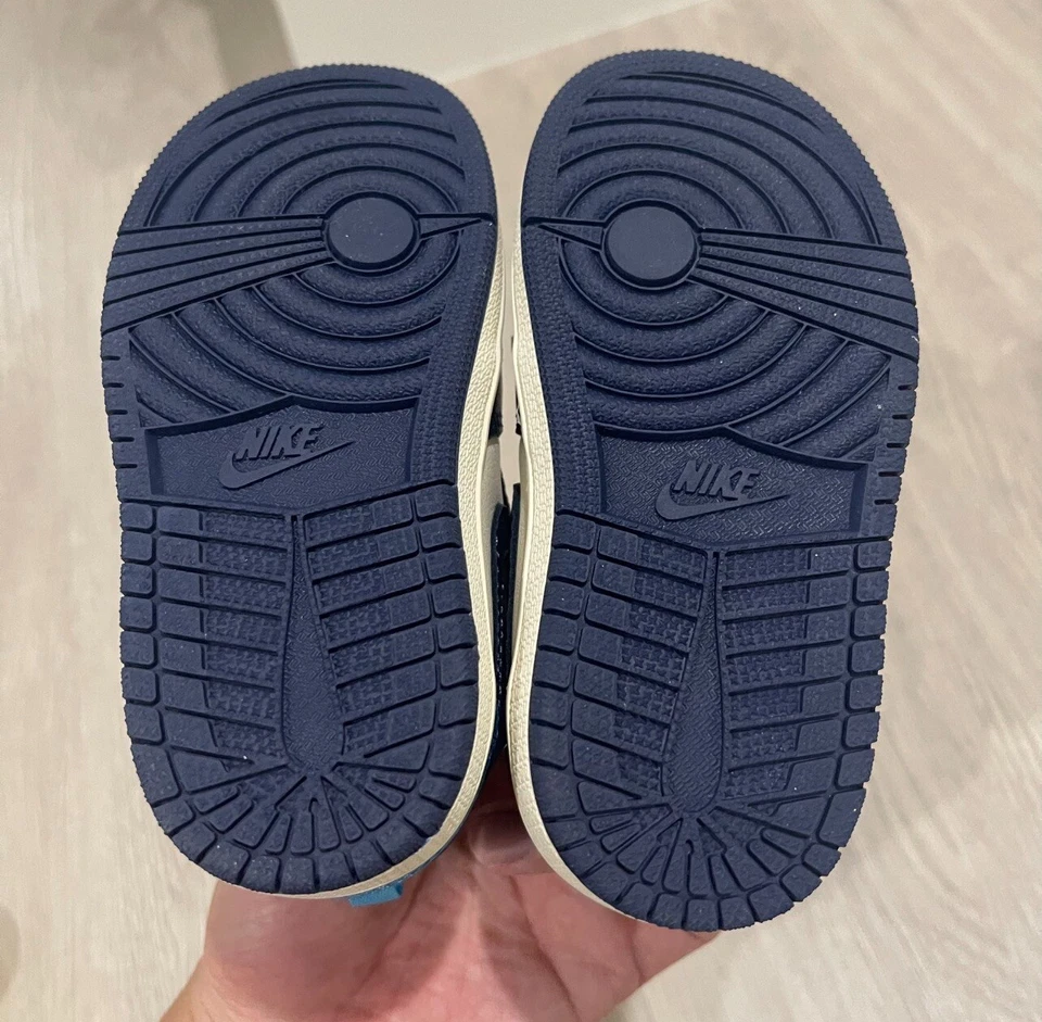 Authentic Nike AIR JORDAN 1 MID GS kid size 8c new never used - Image 3 of 4