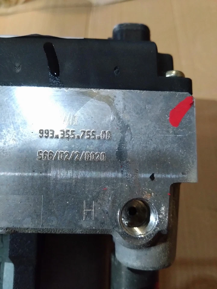 Controlador modulador módulo unidad bloque de válvula y bomba ABS Bosch Porsche 911 / 993 Foto 3 de 4