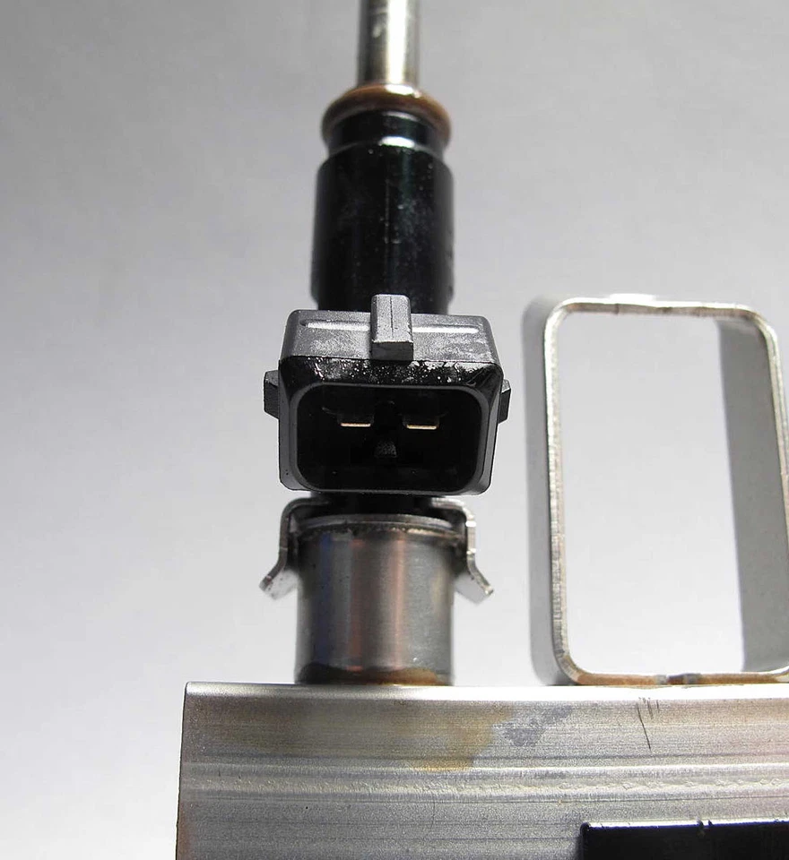 BMW N52 N52N 6 cilindros riel de combustible con inyectores 2006-2013 E60 E90 E92 OEM USADO Foto 3 de 3