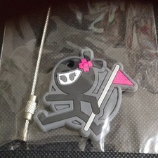 Scotty Cameron keychain, Gallery Wasabi design with pink ribbon.