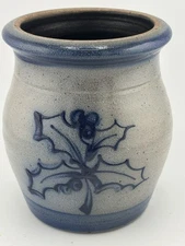 Rowe Christmas Holly crock 4 3/4” Salt glazed Blue bands  1992 Cambridge WI￼