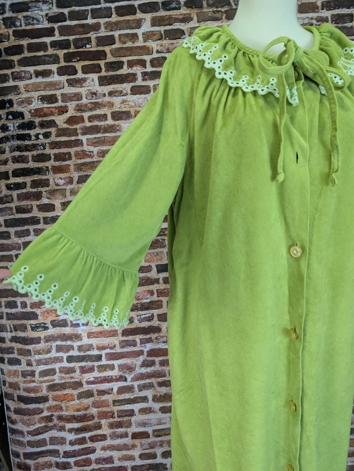Vestido de casa vintage de terciopelo verde años 70 80 abrigo camisón bata con encaje M L Foto 2 de 4