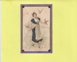 CPA JEUNE FEMME ROBE BLEUE EN TISSU ENTOUREE DE COLOMBES