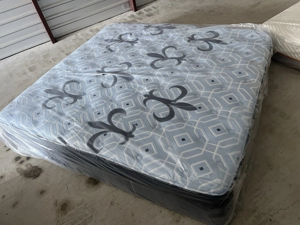 "Colchón King de 15"" con almohada de felpa Estate Stearns & Foster envío gratuito $3,199" Foto 4 de 4