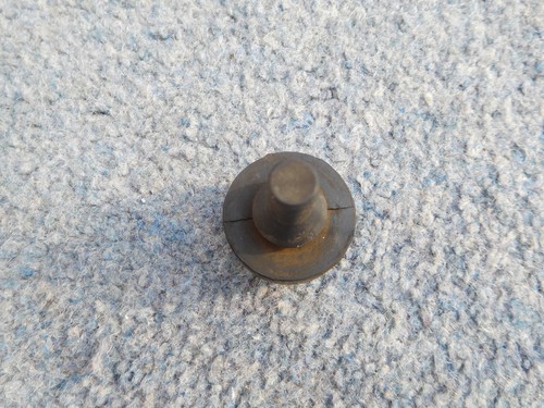 Yamaha YP250 Majesty 1998 Side Stand Rubber Buffer / Stopper 4HC-27314-00 - Picture 4 of 5
