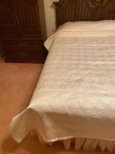 New Vintage Ivory/Cream Color Quilted Satin Floral Pattern Bedspread - Picture 11 of 23