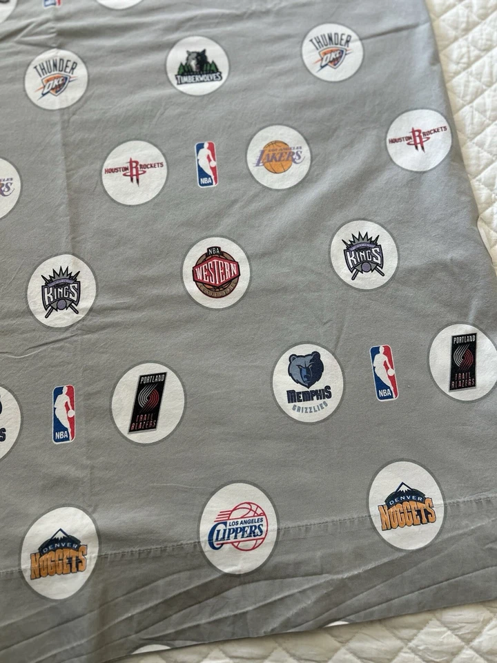 Pottery Barn Teen Baloncesto NBA Conferencia Oeste Sábana Plana Gris Algodón DOBLE Foto 2 de 4