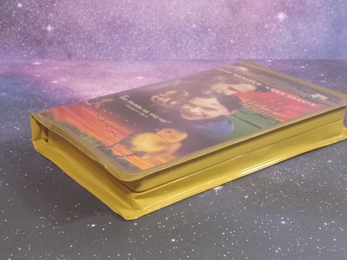 Fly Away Home VHS Tape w/ Clamshell Case Anna Paquin Jeff Daniels FREE SHIPPING - Picture 5 of 9