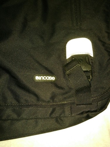 Incase Black Lap Top Bag Made With Polyethylene Foam And Vinyl - 第 2/7 張圖片