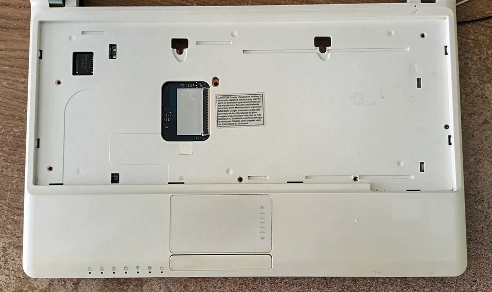 Samsung White N110 Netbook Laptop 10.1" 1GB 160GB Windows XP Bluetooth Wi-Fi - Image 4 of 4