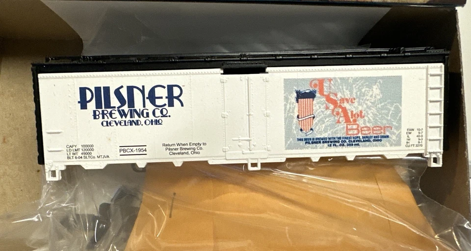 Athearn HO Scale Pilsner Brewing Co. 40' Reefer Car Kit #1954 - Image 2 of 3