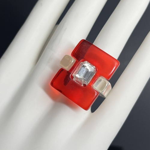 Anello modernista lucite rosso strass chiaro misura 8 grosso post dichiarazione moderna - Foto 3 di 8