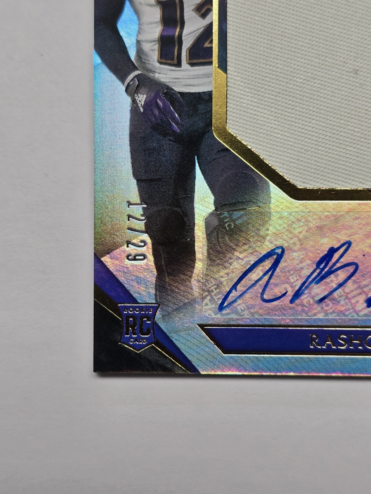2021 Limited Spotlight Holographic /29 Rashod Bateman RPA Rookie Patch Auto RC view 3