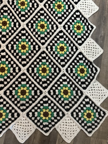 SELTEN Vintage Granny Square schwarz weiß SONNENBLUMEN gehäkelte afghanische Decke 53” x 85” - Bild 5 von 12