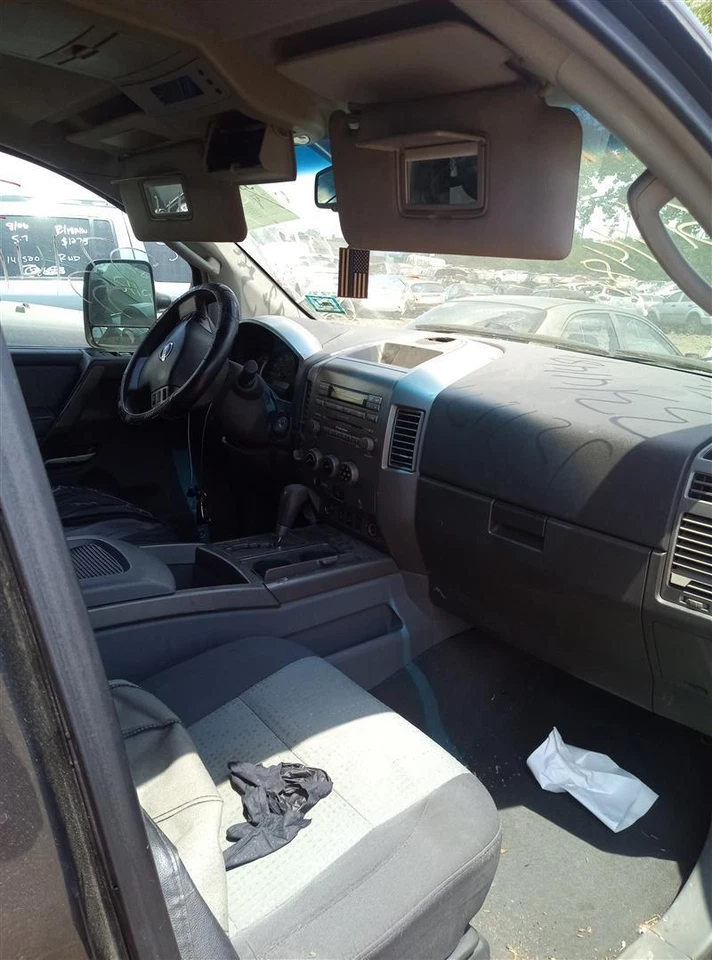 Conjunto de luz antiniebla izquierda Nissan Titan 2006 gris OEM 319243 usado 237 k millas Foto 4 de 4