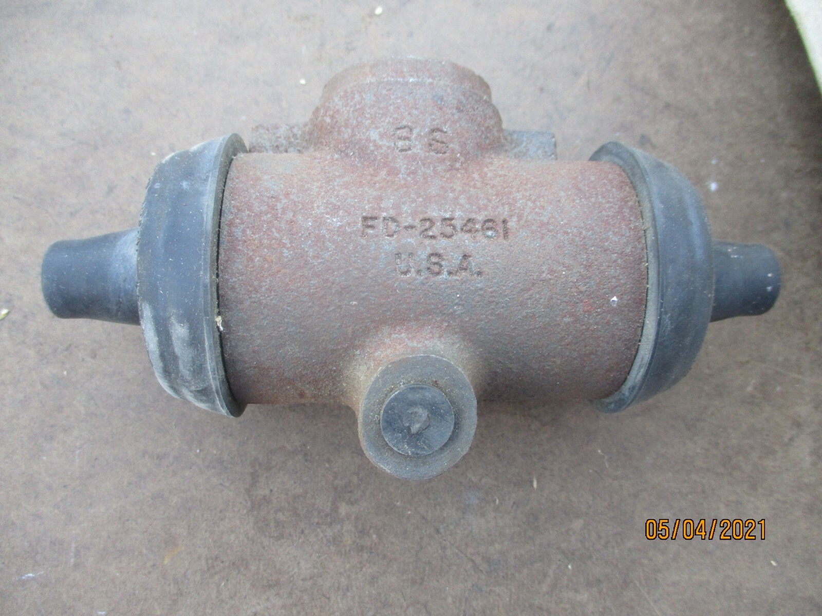 1957 1958 1959 Ford F500 Truck Left Rear WHEEL CYLINDER NOS FD25461