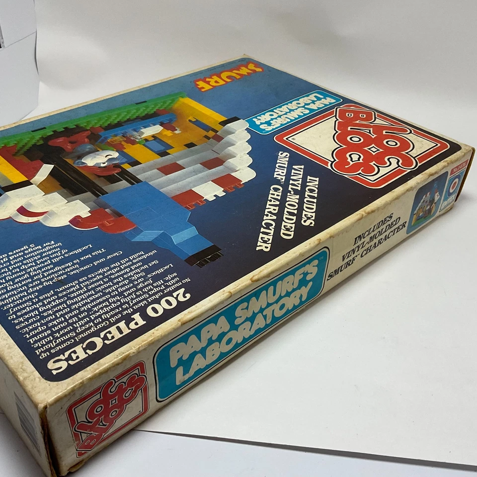 Vintage 1982 Entex Loc Blocs – Papa Smurf’s Laboratory w/ Papa Smurf Figure - Image 4 of 4