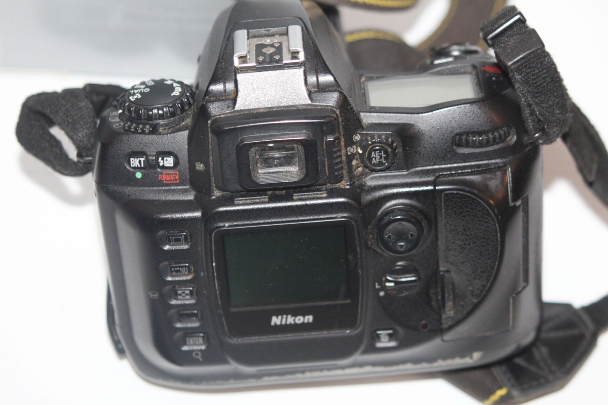 Nikon D100 6.1 MP Digital SLR Camera Body w/ Box, Books, Strap