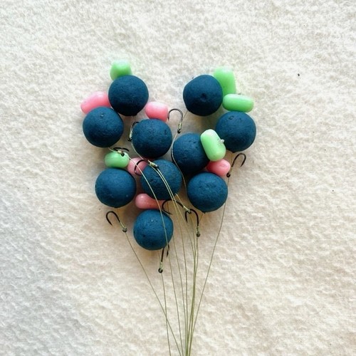 10 X HAIR RIGS PRELOADED WITH 18mm BLUE CHEESE BOILIES DISCHARGE BAITS CARP - Picture 3 of 5