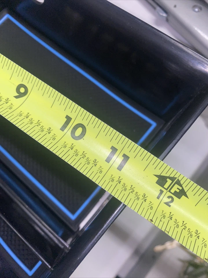 Bandeja de coche TESSLA con insertos de goma TESLA 11 5/8" X 6" X y 3/4 Foto 2 de 4