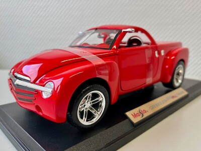 DieCast Chevrolet SSR Concept 2000 Rot Maisto Modellauto 1:18 Special Edition
