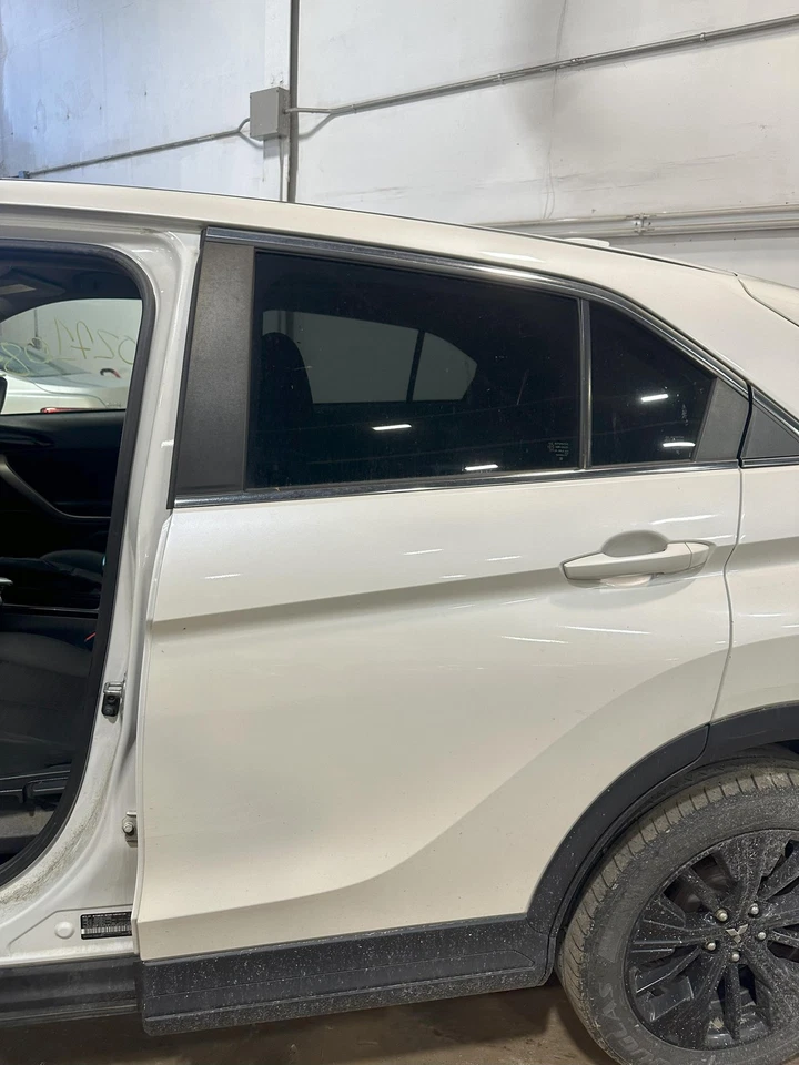 Used Rear Left Door Assembly Rear Side fits: 2020 Mitsubishi Eclipse cross Rear Foto 3 de 4