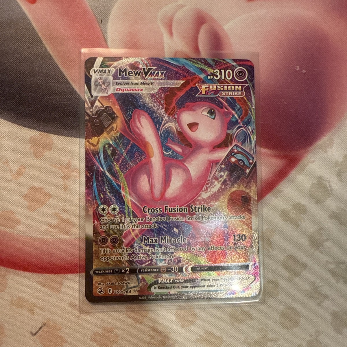 Pokémon TCG Mew VMAX (Alternate Art Secret) 269/264 Swsh08: Fusion