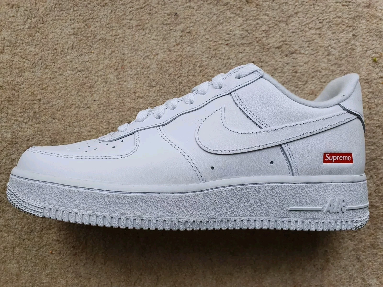 Nike Supreme Air Force 1 blanc UK7 US8 EU41 CU9225100