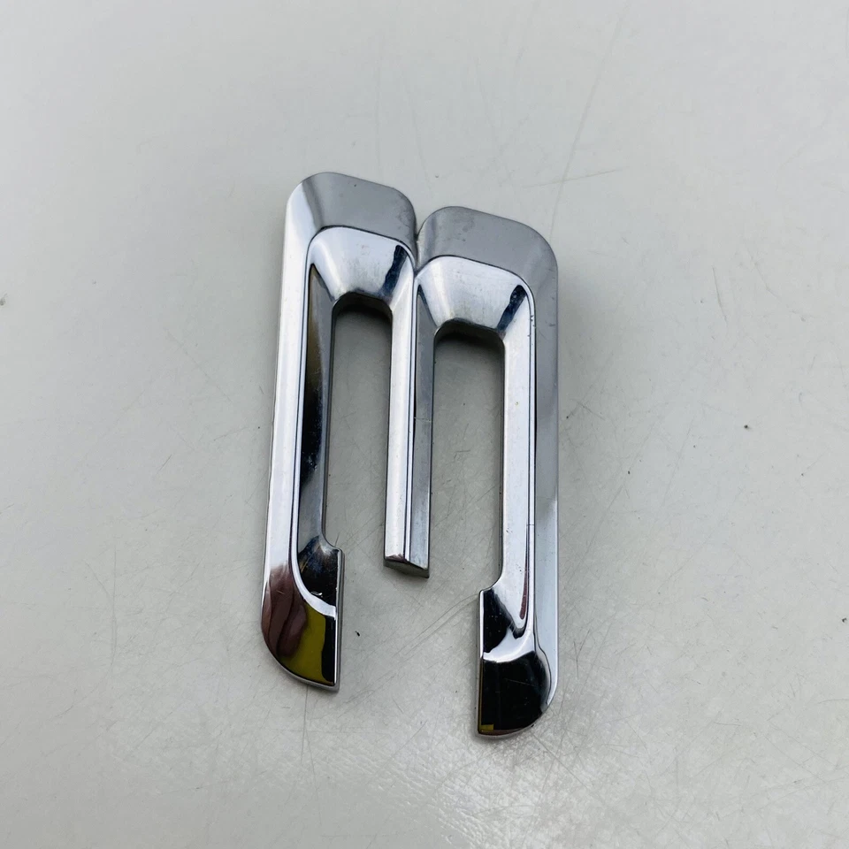 BMW 530i 2004-2010 emblema logotipo símbolo letra insignia maletero trasero cromado OEM F58-3 Foto 4 de 4