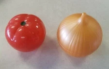 (2) Hutzler Plastic Vegetable Saver Containers Yellow Onion & Red Tomato 