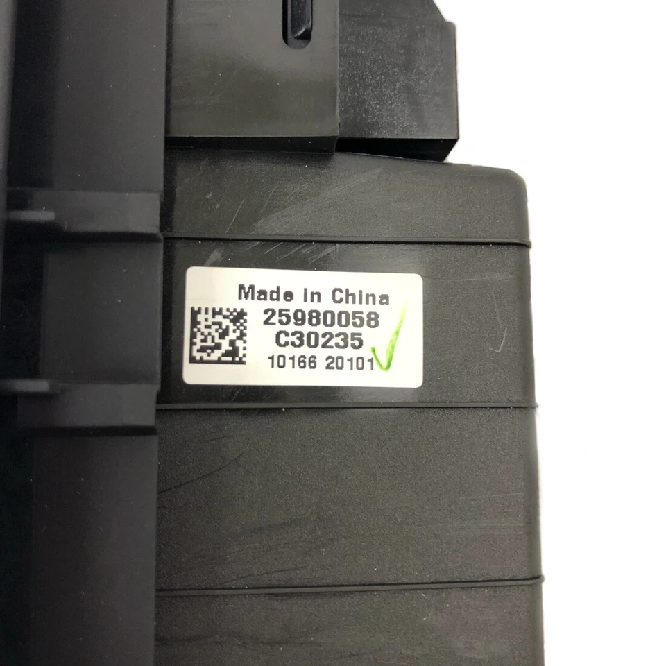 NUEVO GM OEM Encendedor Doble con Botón de Control de Tracción con USB 25980058 Foto 4 de 4