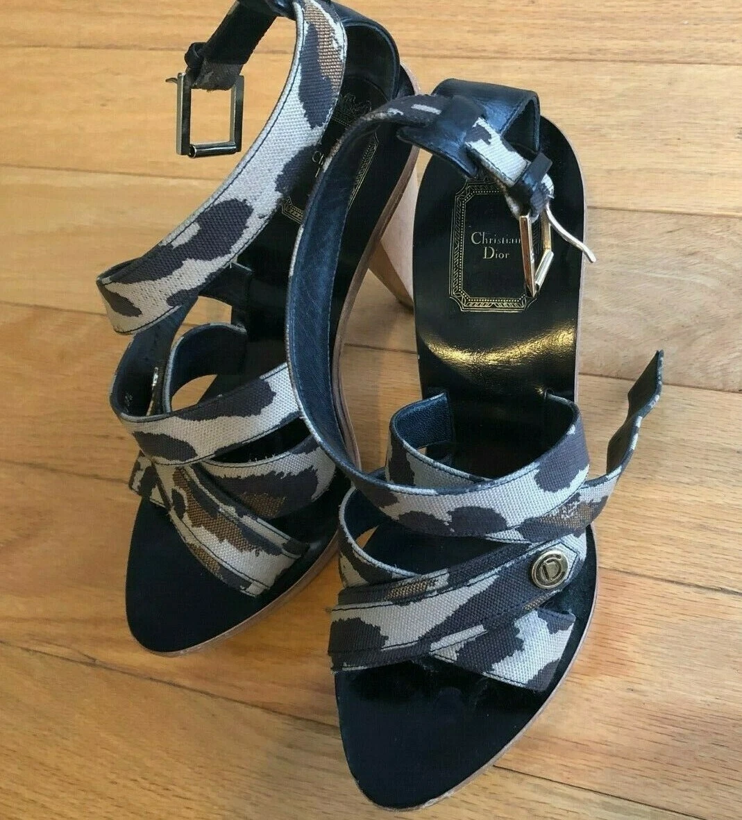 CHRISTIAN DIOR INITIALES CHAUSSURES PLATES EN BOIS TALONS SANDALES À LANIÈRES 37,5 US 7,5